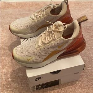 New in Box Nike Air Max 270 light cream